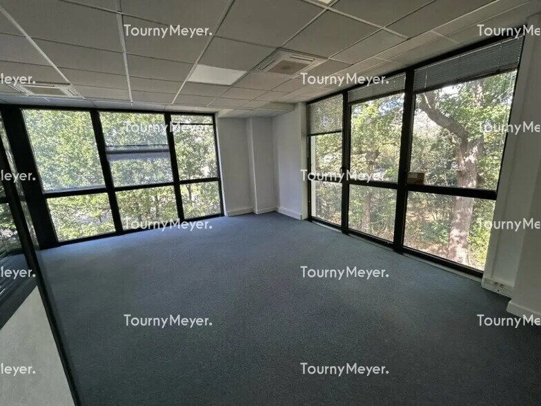 Office in Nantes for lease - Building Photo - Image 3 of 9