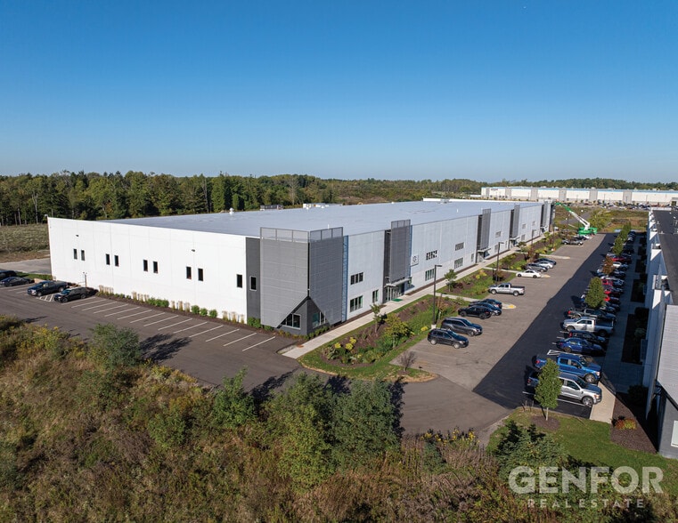 300 South Campus Dr, Imperial, PA for lease - Building Photo - Image 2 of 7