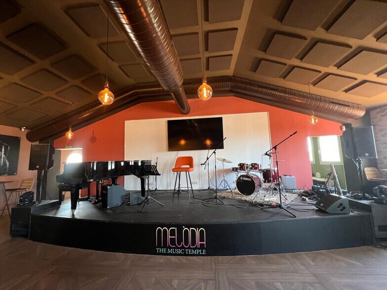 Retail in Estepona for sale - Building Photo - Image 2 of 18