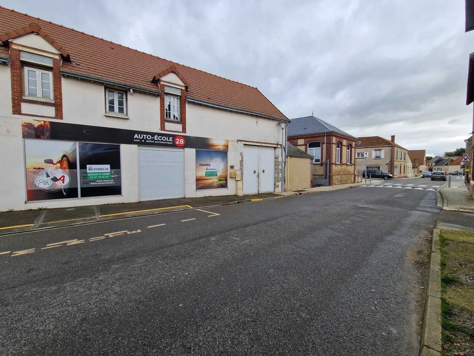 4 Rue Louis Isambert, Sours for lease Building Photo- Image 1 of 3