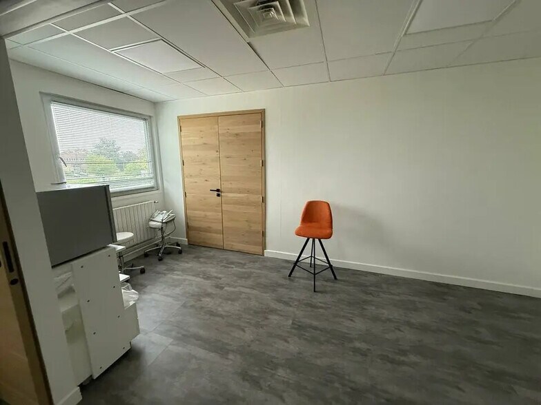 Flex in Louvres for lease - Interior Photo - Image 3 of 3