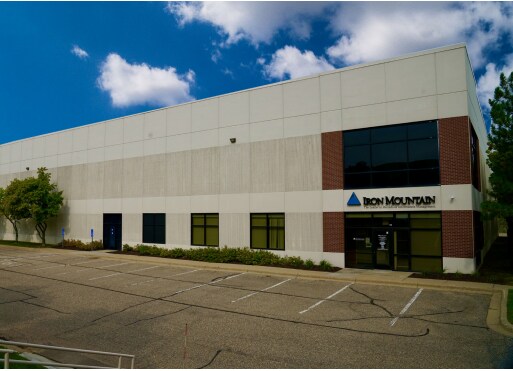 920 Apollo Rd, Eagan, MN for sale - Building Photo - Image 1 of 1