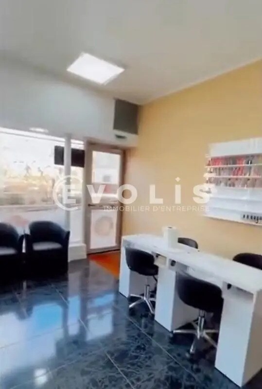 Retail in Poissy for sale Interior Photo- Image 1 of 5