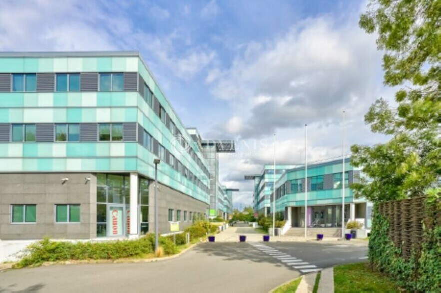 Office in Colombes for sale - Building Photo - Image 2 of 12