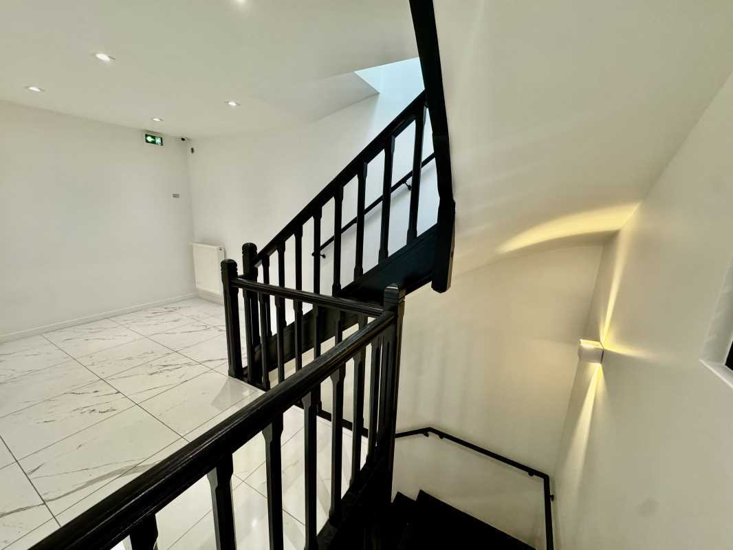 7 Rue Violet, Paris for lease Interior Photo- Image 1 of 6