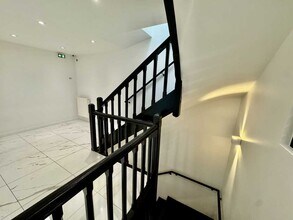 7 Rue Violet, Paris for lease Interior Photo- Image 1 of 6