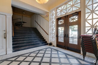 3862 SE Hawthorne Blvd, Portland, OR for sale Interior Photo- Image 1 of 5