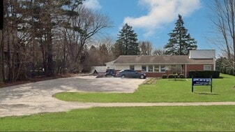 806 Penny Ave, East Dundee IL - Automotive Property