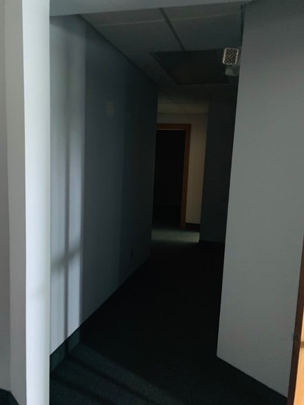 1 Oxford Xing, New Hartford, NY for lease - Building Photo - Image 3 of 5