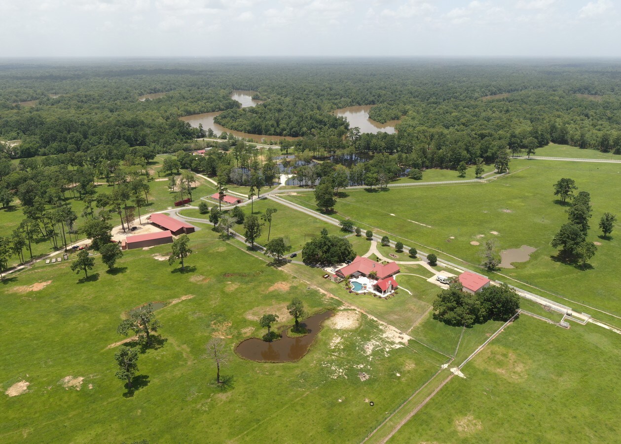 515 Four Oaks Ranch, Vidor, TX 77662