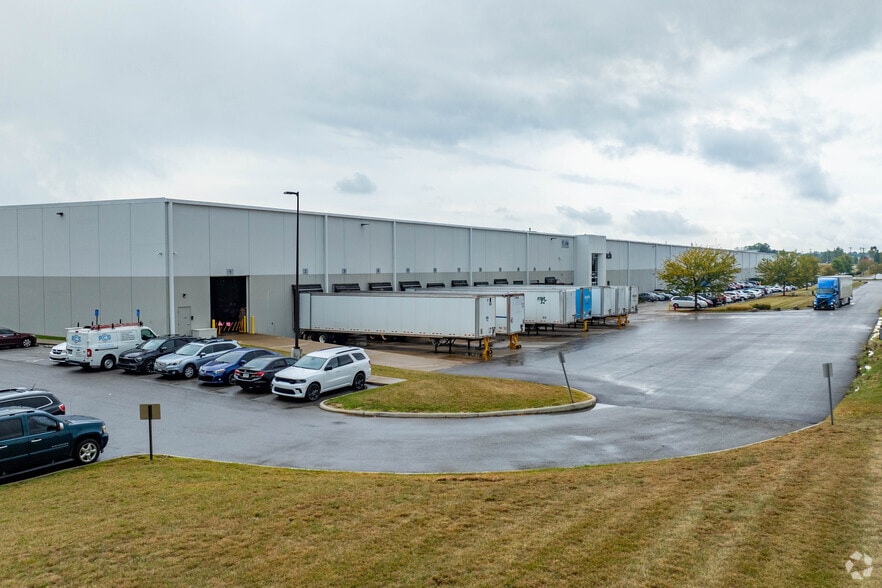 2250-2300 Progress Dr, Hebron, KY for lease - Building Photo - Image 3 of 5