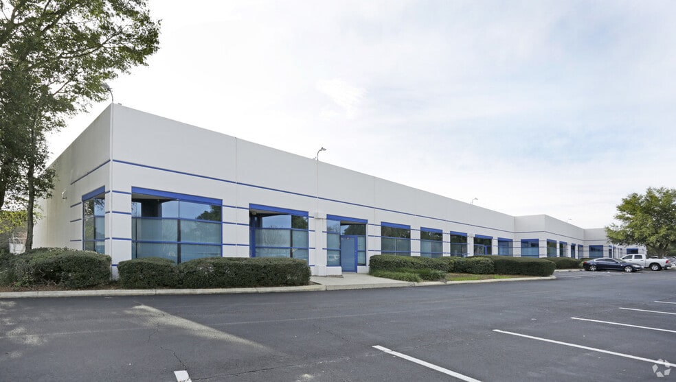 6600 Youngerman Cir, Jacksonville, FL for lease - Building Photo - Image 2 of 17