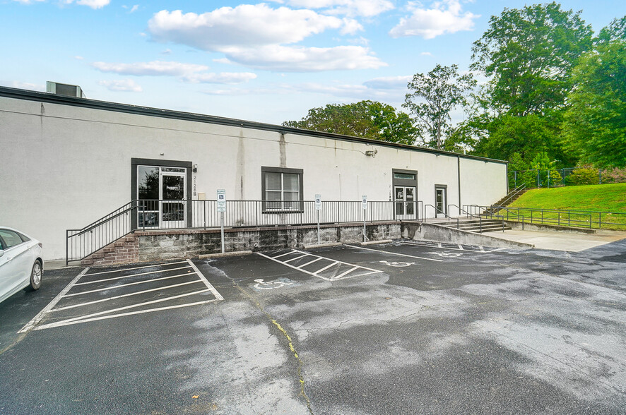 2128 Remount Rd, Charlotte, NC for lease - Building Photo - Image 2 of 12