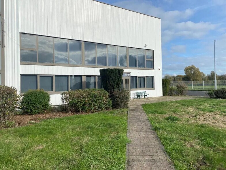 Office in Nieppe for lease - Building Photo - Image 3 of 18