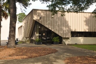 917 Commerce Cir, Hanahan, SC for lease Building Photo- Image 1 of 26