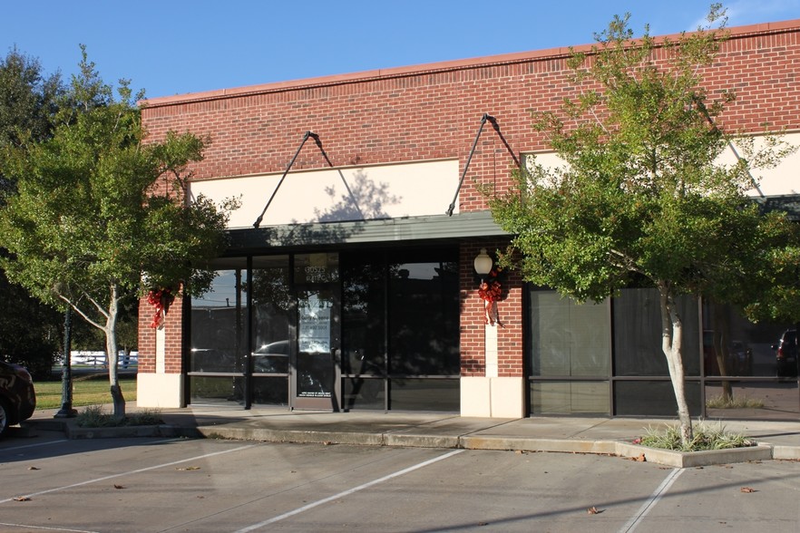 30525 1st St, Fulshear, TX for lease - Primary Photo - Image 1 of 8