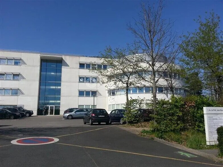 Office in Carquefou for lease - Building Photo - Image 1 of 6