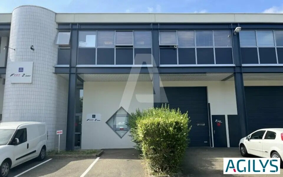 Location Local d'activités 382 m² - Photo 1