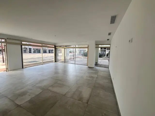 Retail in Antibes for lease - Interior Photo - Image 1 of 5