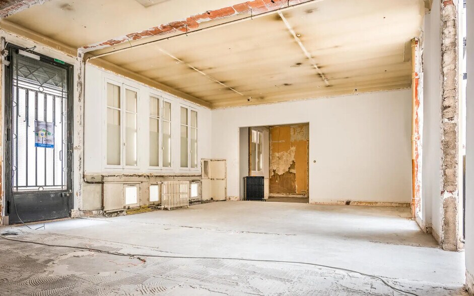 Multifamily in Paris for sale - Building Photo - Image 2 of 3