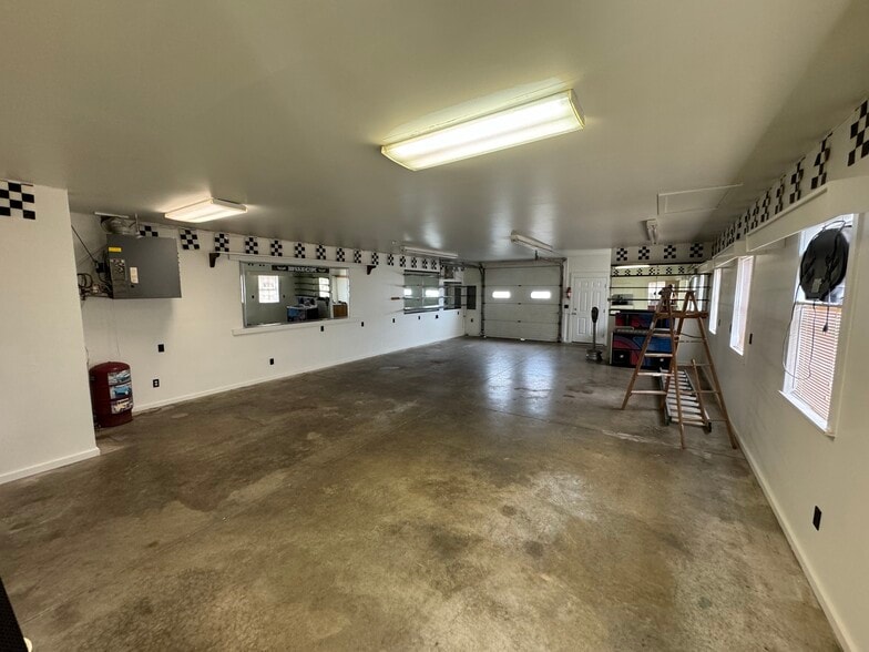 1775 W US Highway 421, Delphi, IN for sale - Interior Photo - Image 3 of 32