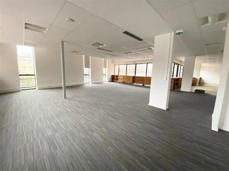 Office in Ivry-sur-Seine for lease - Building Photo - Image 2 of 9