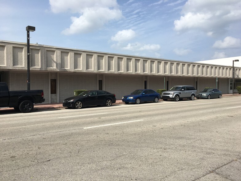 2021 Tyler St, Hollywood, FL for lease - Building Photo - Image 2 of 15