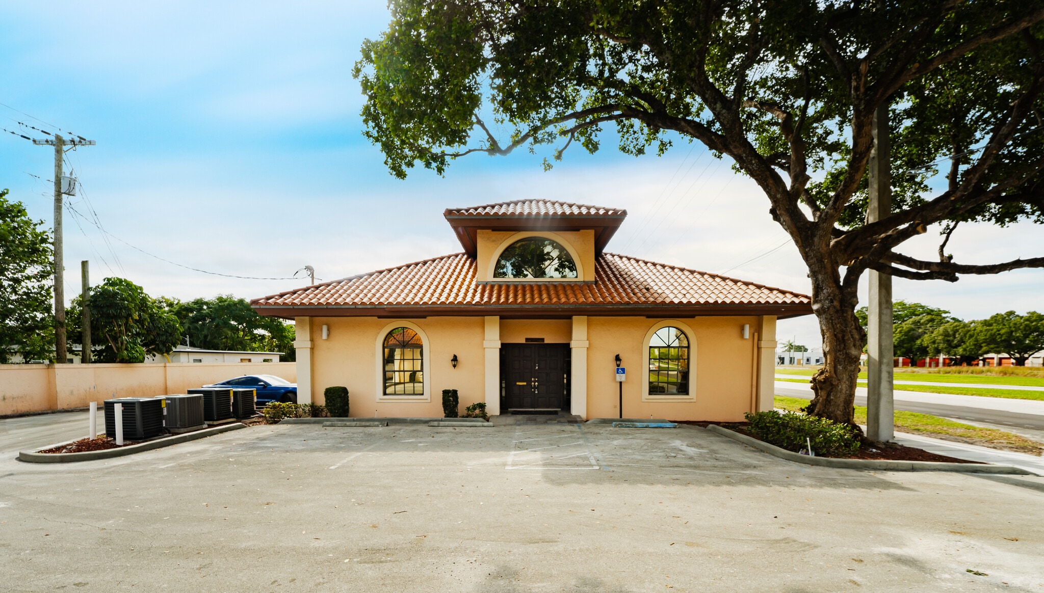 2120 N Dixie Hwy, Boca Raton, FL for lease Building Photo- Image 1 of 23