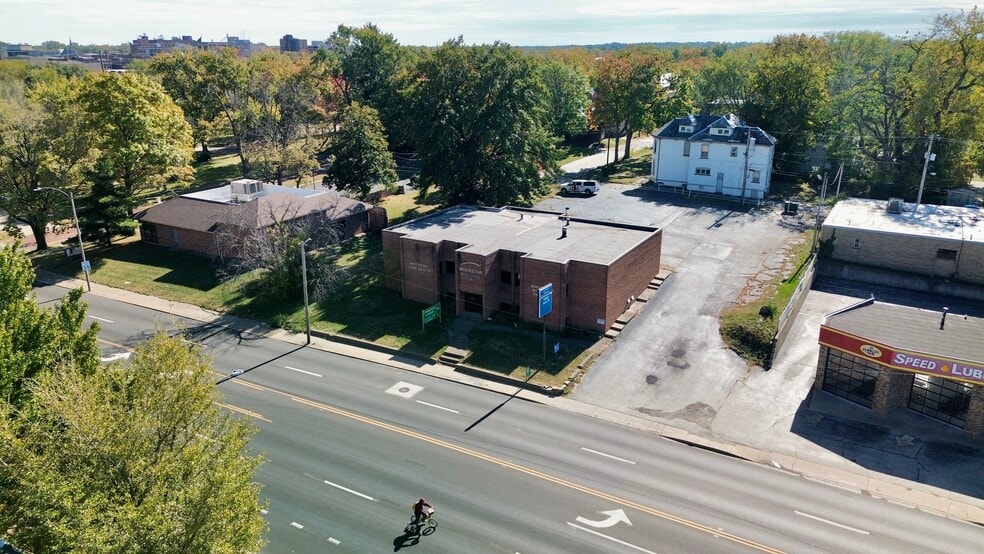 535 W Eldorado St, Decatur, IL for sale - Building Photo - Image 3 of 11