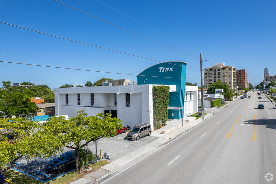 2401 S Douglas Rd, Miami, FL for lease - Primary Photo - Image 1 of 11