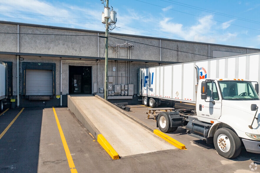 4901-4971 Distribution Dr, Tampa, FL for lease - Building Photo - Image 3 of 6