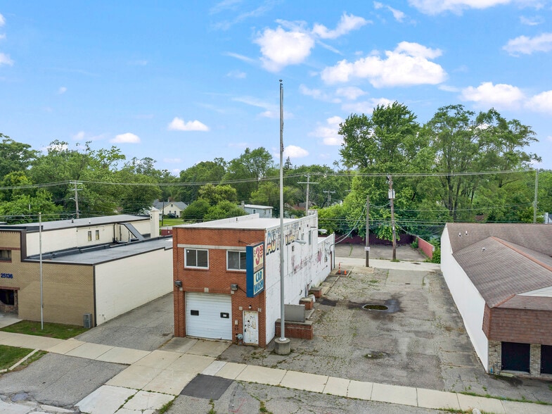 25906 Five Mile rd, Redford, MI for sale - Building Photo - Image 2 of 5