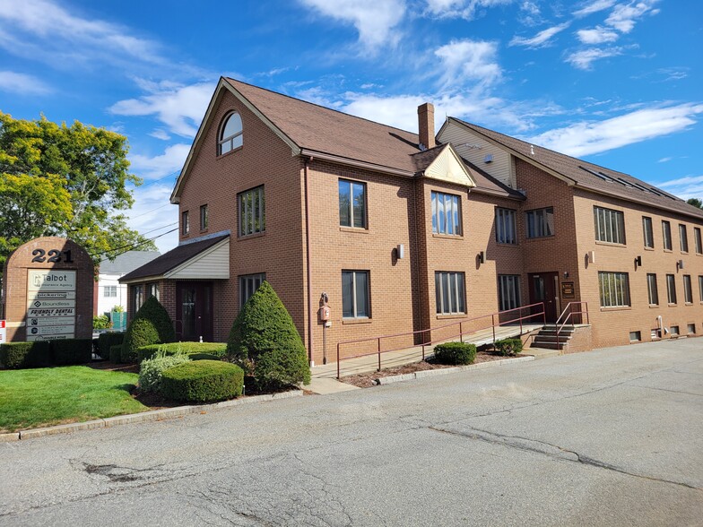 221 Chelmsford St, Chelmsford, MA for lease - Building Photo - Image 2 of 7