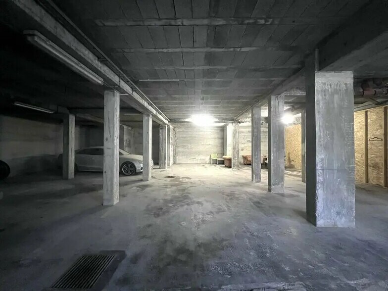 Industrial in Nice for sale - Building Photo - Image 3 of 9