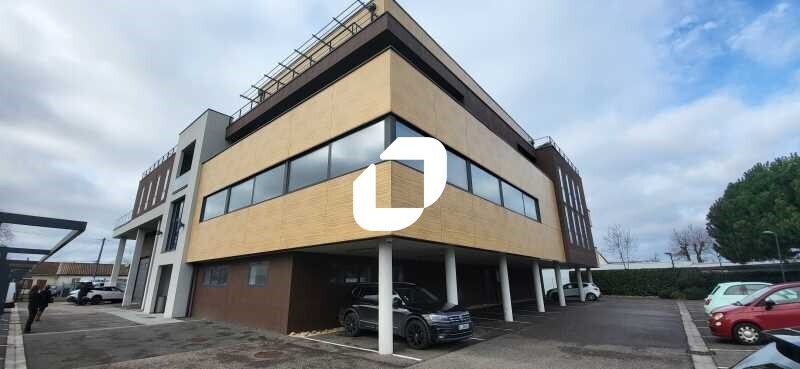 Office in Mérignac for lease Building Photo- Image 1 of 21