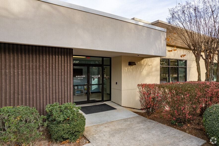 130 Technology Pky, Peachtree Corners, GA for lease - Building Photo - Image 2 of 6