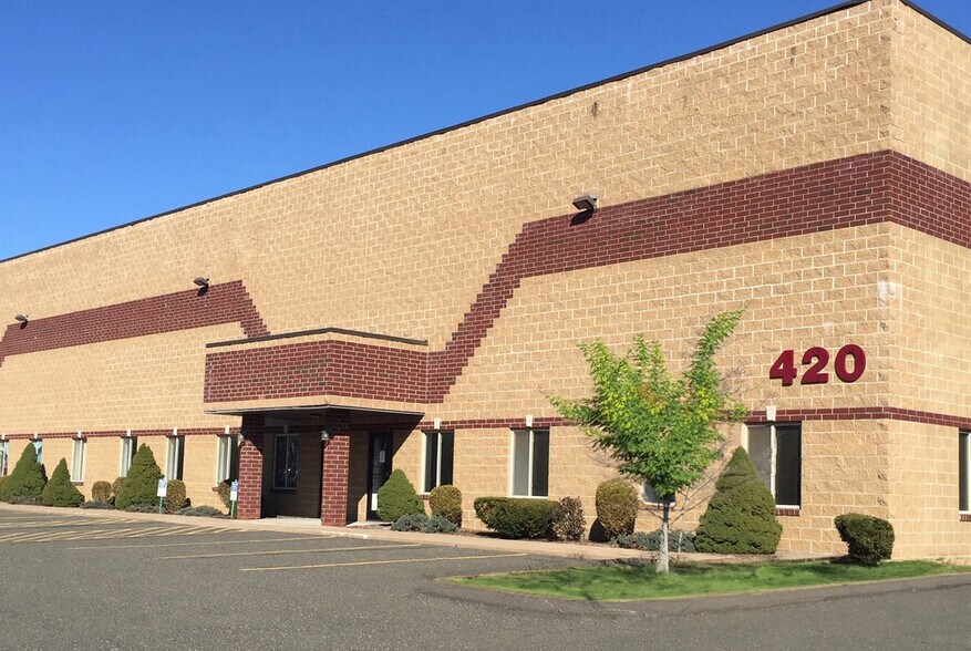 420 Woodland Ave, Bloomfield, CT 06002