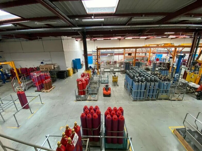 Industrial in Buc for sale - Building Photo - Image 2 of 8