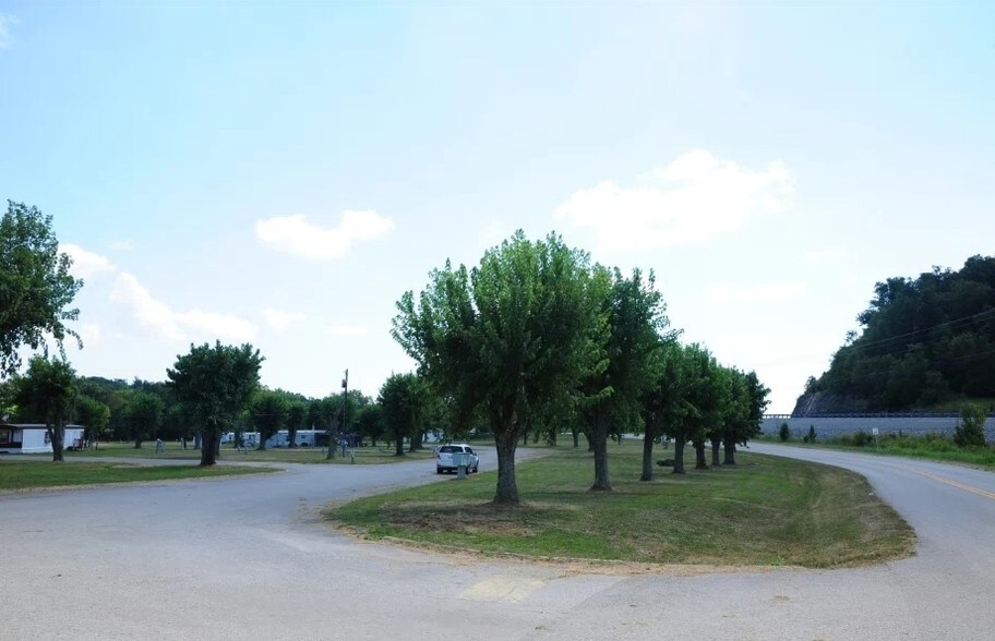 272 Emerson Bypass Rd, Russellville, KY for sale - Primary Photo - Image 1 of 1