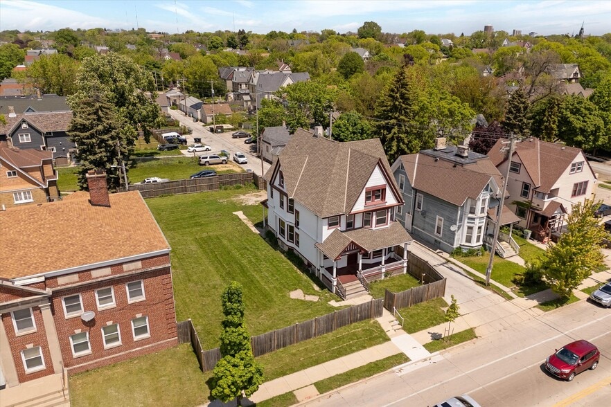 124 W North Ave, Milwaukee, WI for sale - Building Photo - Image 1 of 60