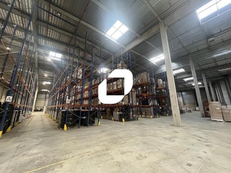 9 Boulevard De L'Europe, Combs-la-Ville for lease - Interior Photo - Image 3 of 10