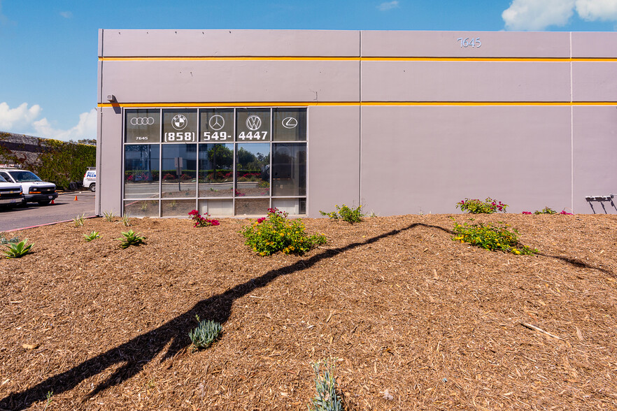 7645 Carroll Rd, San Diego, CA for lease - Building Photo - Image 3 of 11