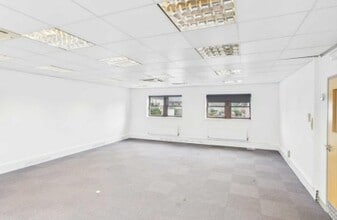 8-12 Station Rd, Chertsey for lease Interior Photo- Image 1 of 2