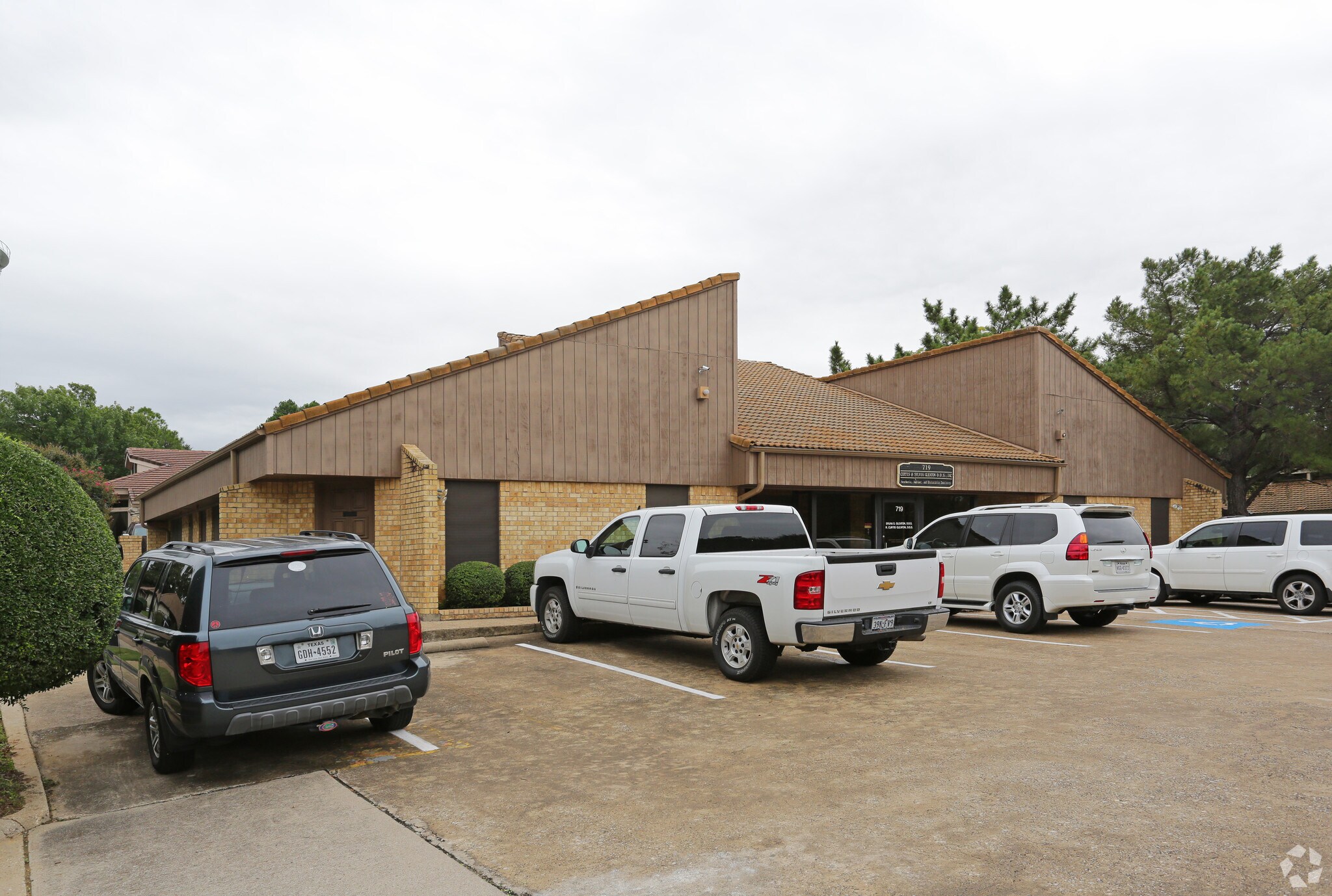 719 N Fielder Rd, Arlington, TX for sale Primary Photo- Image 1 of 1