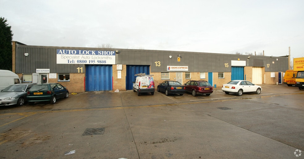 11-17 Horatius Way, Croydon for lease - Building Photo - Image 3 of 4