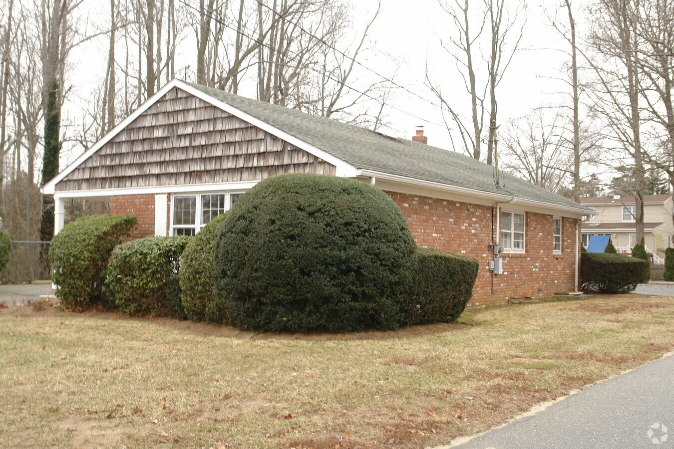 184 Monmouth Rd, Oakhurst, NJ 07755