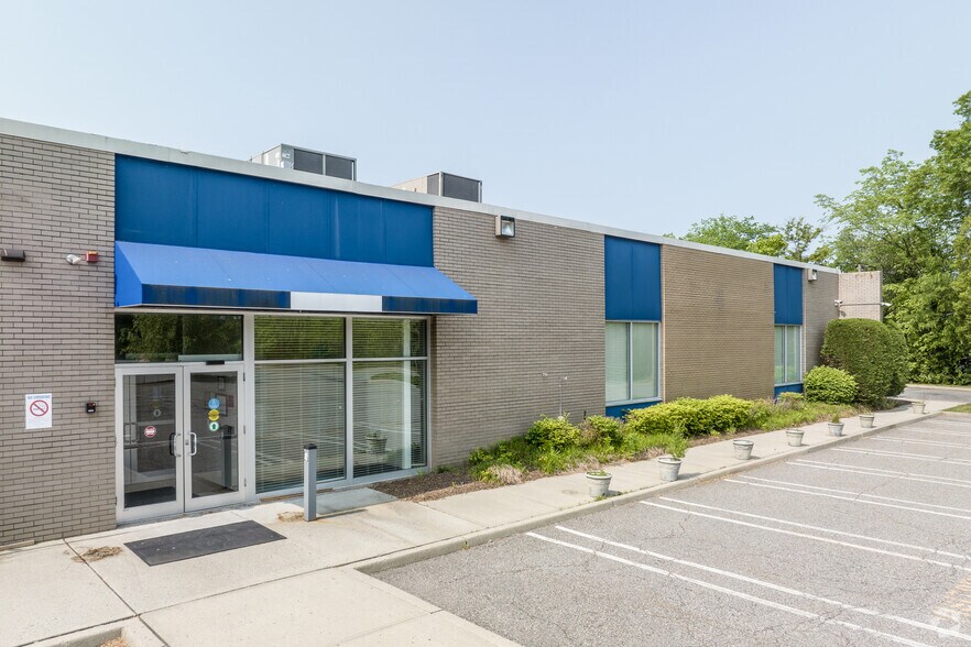 64 E Midland Ave, Paramus, NJ 07652 Paramus Parkway Bldg