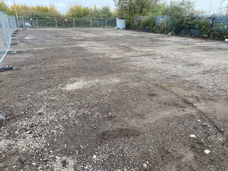 Manor Way, Swanscombe for lease - Primary Photo - Image 1 of 3