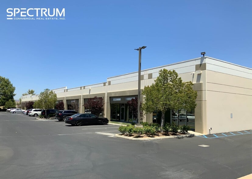 26370 Diamond Pl, Santa Clarita, CA for lease - Building Photo - Image 2 of 8