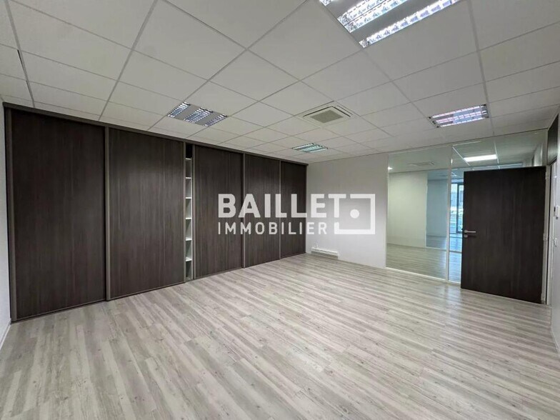 Office in Fréjus for lease - Interior Photo - Image 3 of 12